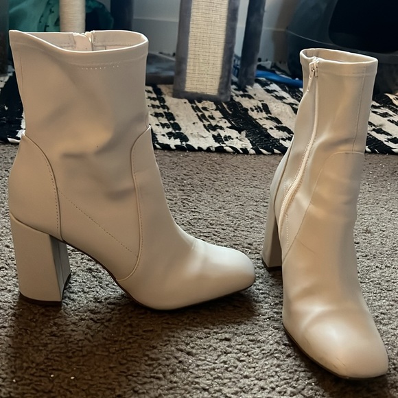 Off white boot - Picture 4 of 4